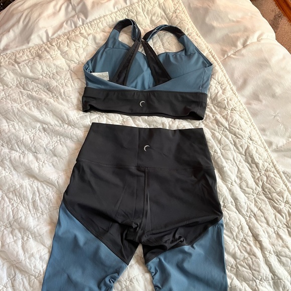 ZYIA Yoga Set - Top & Leggings - Picture 11 of 12